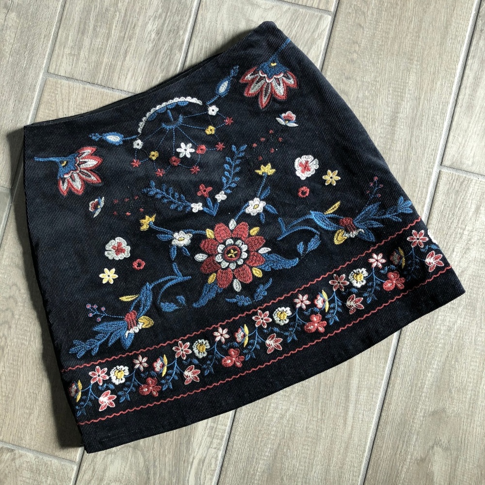 FRANCESCA'S- CORDUROY MINI SKIRT